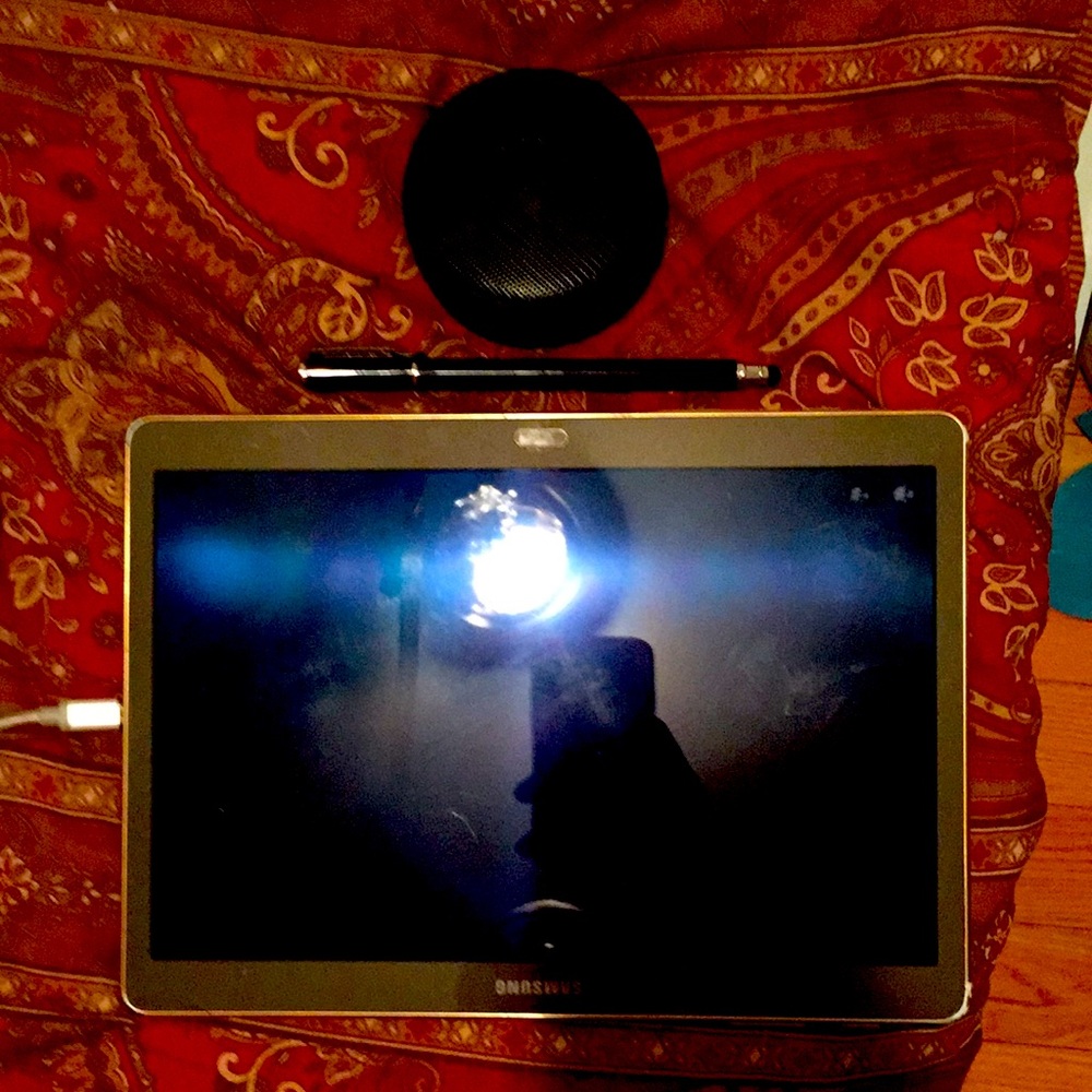 I have aSamsung Tablet with pin and Little speaker